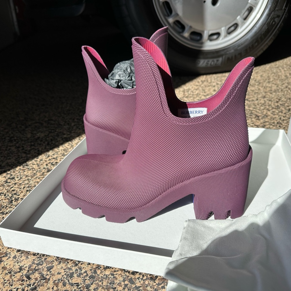 NEW Burberry 8.5 women’s high heeled boot purple, brand new, never worn